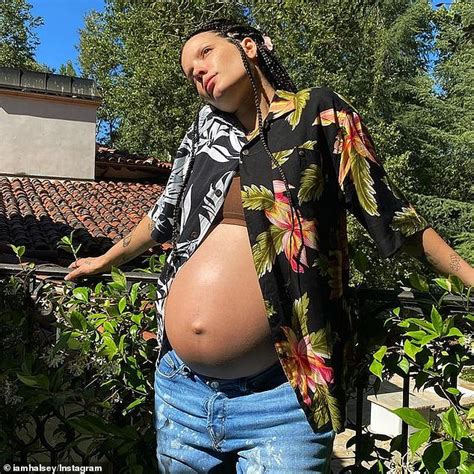 halsey is pregnant and reveals the father